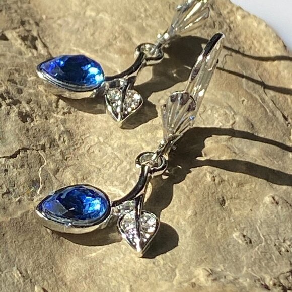 ❤️ Silver Blue Berry Drop Earrings - Picture 10 of 13